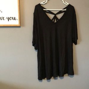 LB Perfect Sleeve V-Neck Swing Top